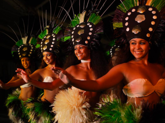 kauai luau performers